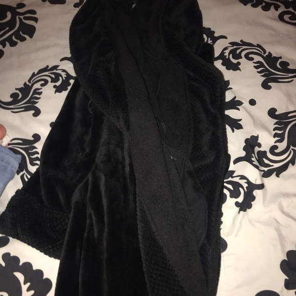Black robe - Picture 2 of 4